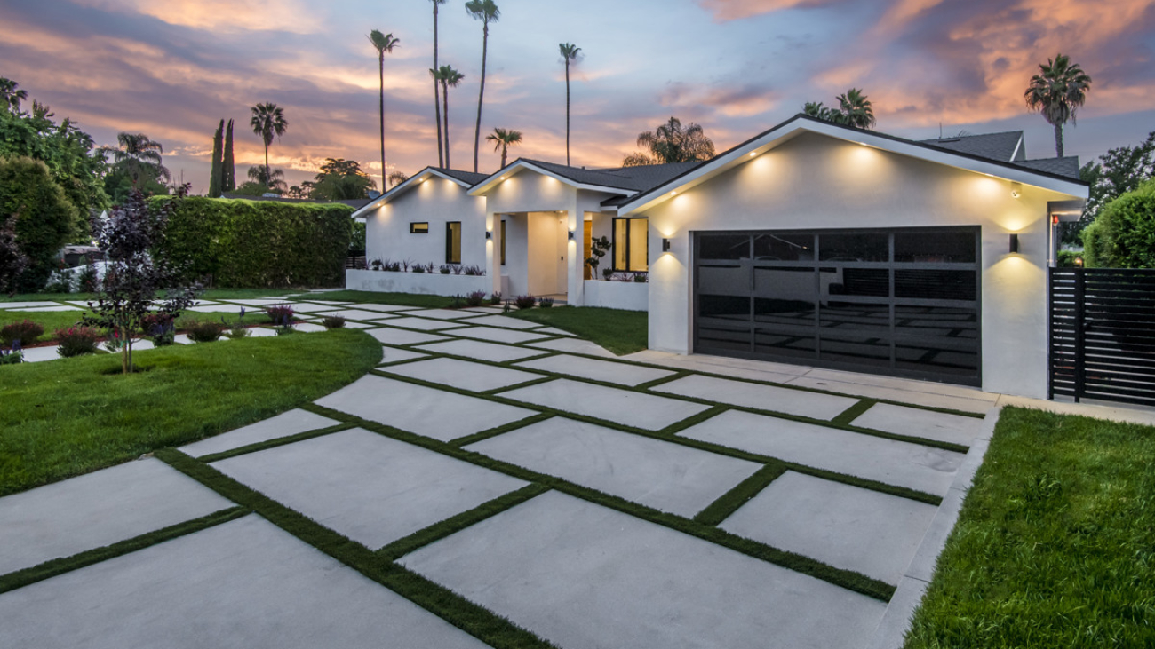 Plus Media Package (Most Popular, 45 MLS Photos 0-2,500 sq ft and More Extras)